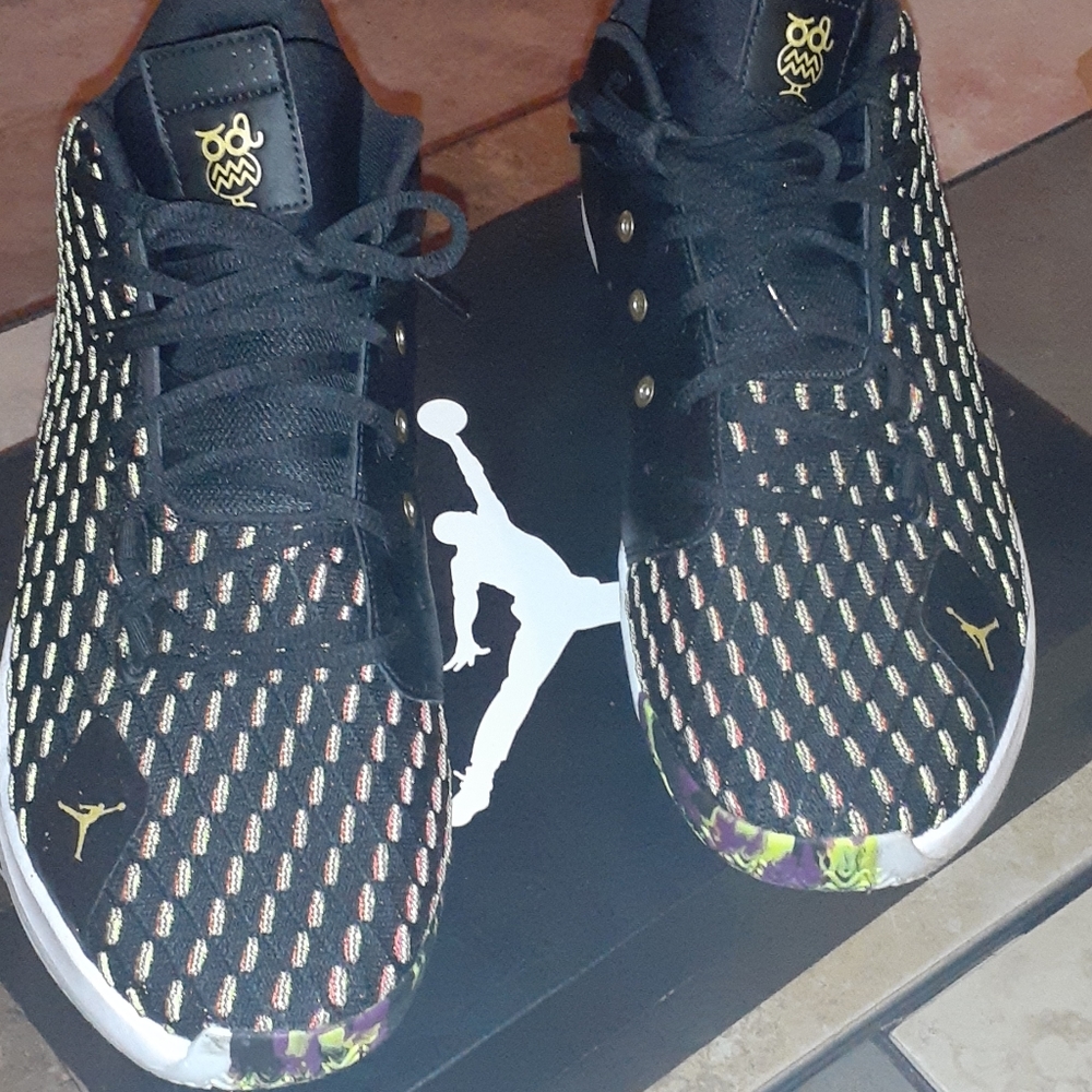 Tennis Shoes